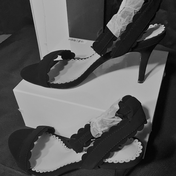 SAIMA Black dress heels w/ankle buckle 8 1/2M - Picture 4 of 5